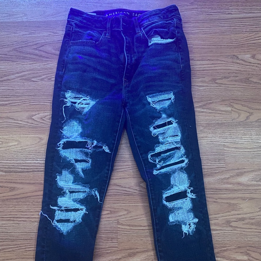 american eagle ripped patched size 6 short jeans